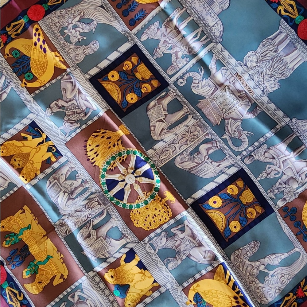 Hermes - vintage women’s scarf, never worn, mint condition circa 1987